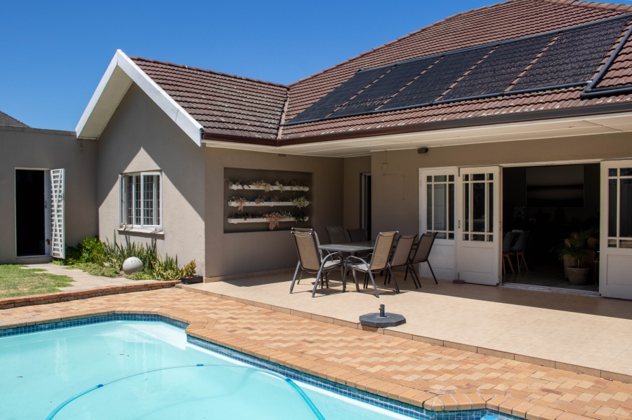 4 Bedroom Property for Sale in Roundhay Western Cape